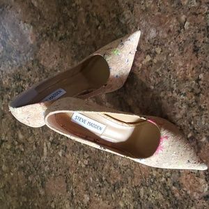 Steve Madden. Cork board like with splotches of color. Size 6